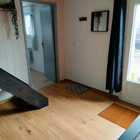La Terrasse Fleurie Apartment *